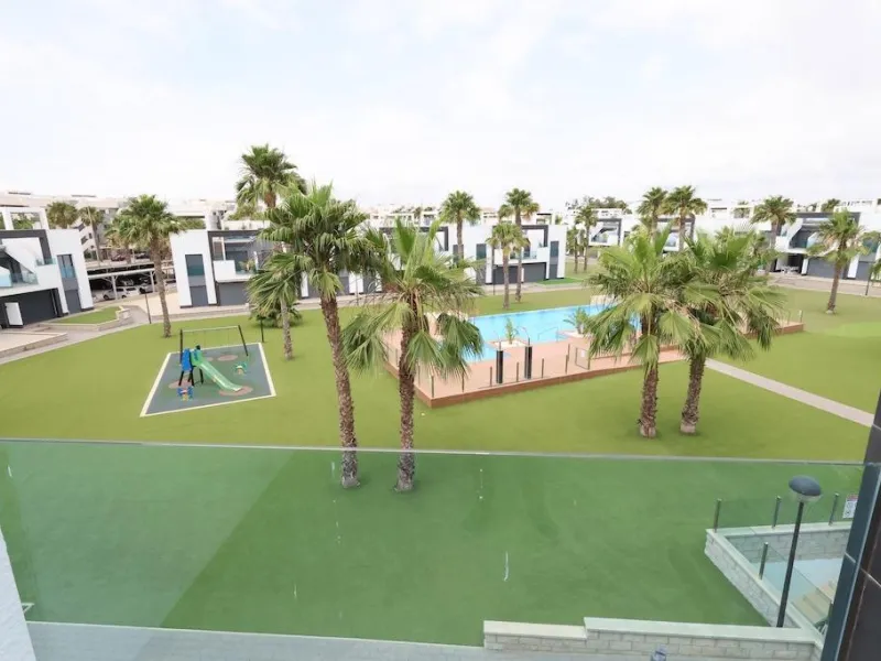 Пентхаус El Raso Oasis Beach XI.

Премиальное жилье на берегу моря. Современная новостройка с видом на океан. 3 спальни, 4 ванные комнаты, пентхаус с солярием и террасой площадью 150 м². Участок 800 м². Аэротермальная система, тёплый пол и другие премиальные технологии