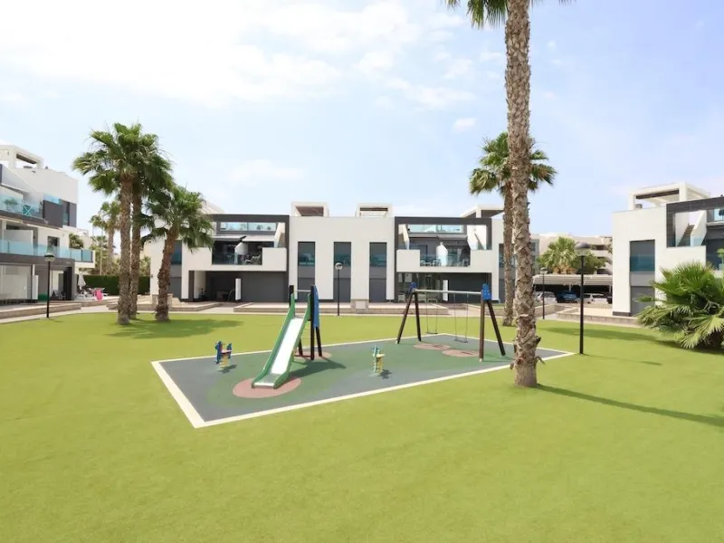 Пентхаус El Raso Oasis Beach XI.

Премиальное жилье на берегу моря. Современная новостройка с видом на океан. 3 спальни, 4 ванные комнаты, пентхаус с солярием и террасой площадью 150 м². Участок 800 м². Аэротермальная система, тёплый пол и другие премиальные технологии