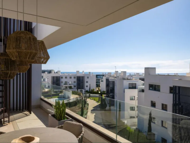 Höchster Wohnkomfort an der Küste: Dieses außergewöhnliche Penthouse in Reserva del Higuerón liegt nur 400 Meter von den goldenen Stränden Fuengirolas entfernt
