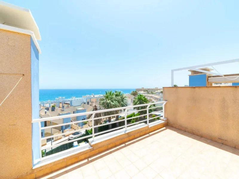 Aguamarina spacious property with a private pool and sea views, just 100 metres from the beach