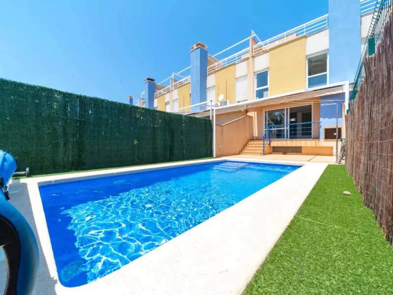 Aguamarina spacious property with a private pool and sea views, just 100 metres from the beach