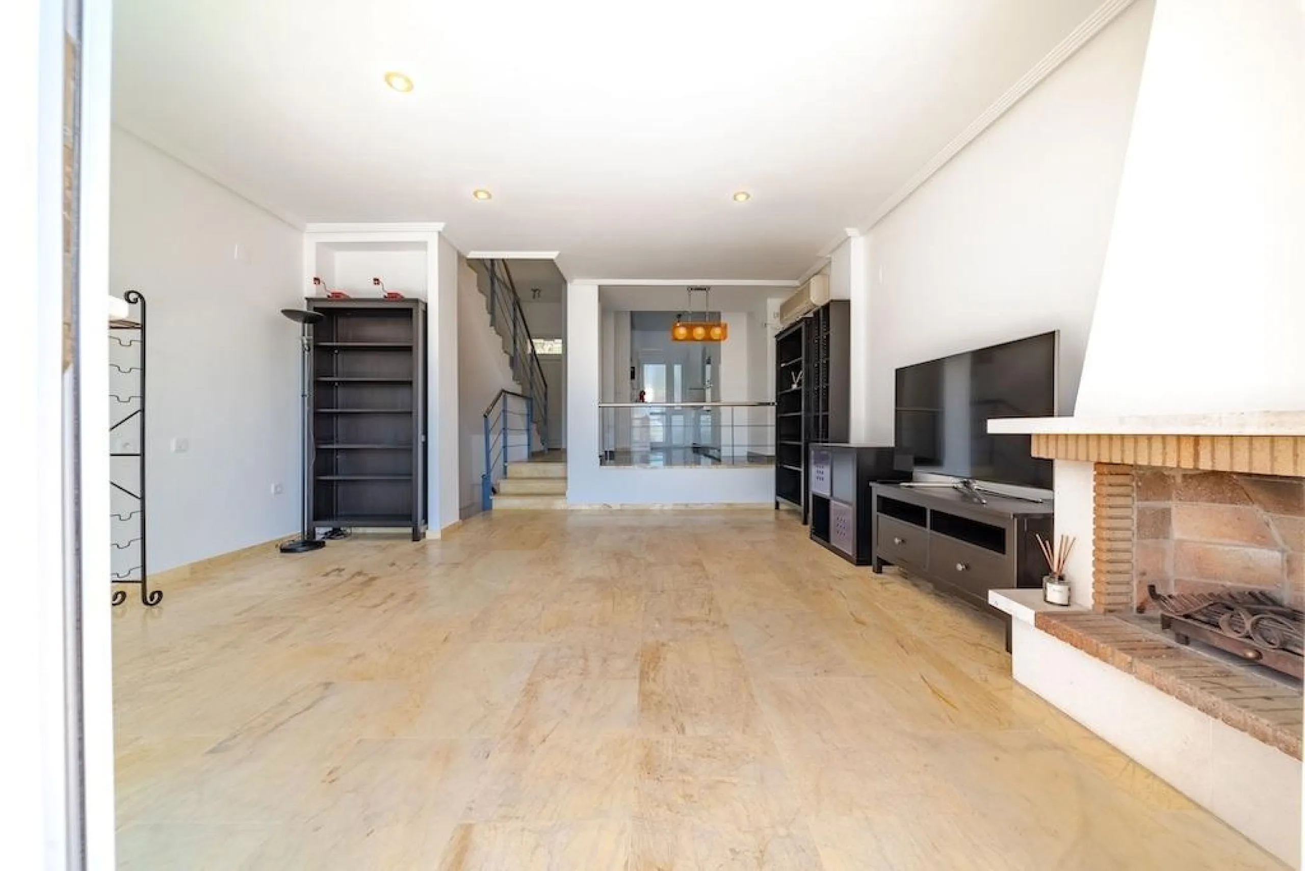 Aguamarina spacious property with a private pool and sea views, just 100 metres from the beach