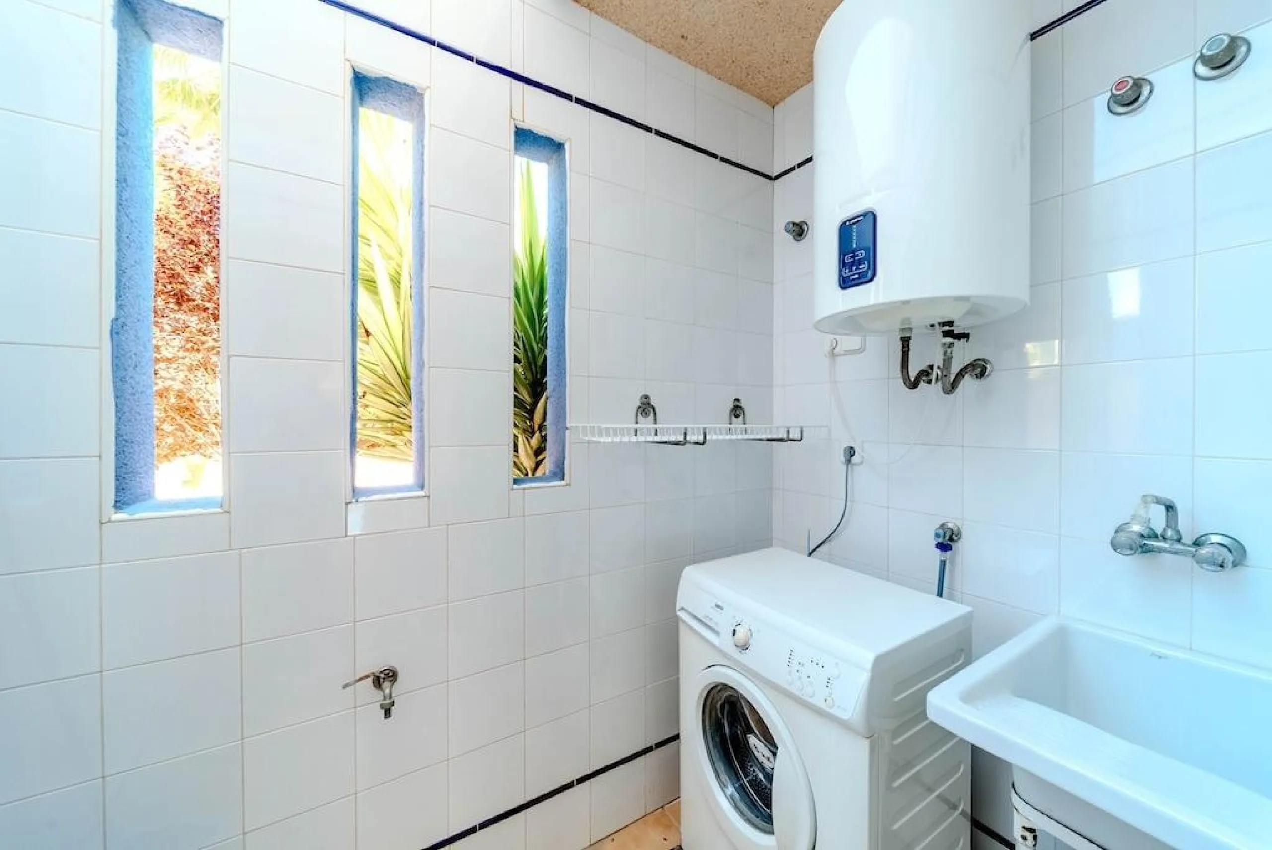 Aguamarina spacious property with a private pool and sea views, just 100 metres from the beach