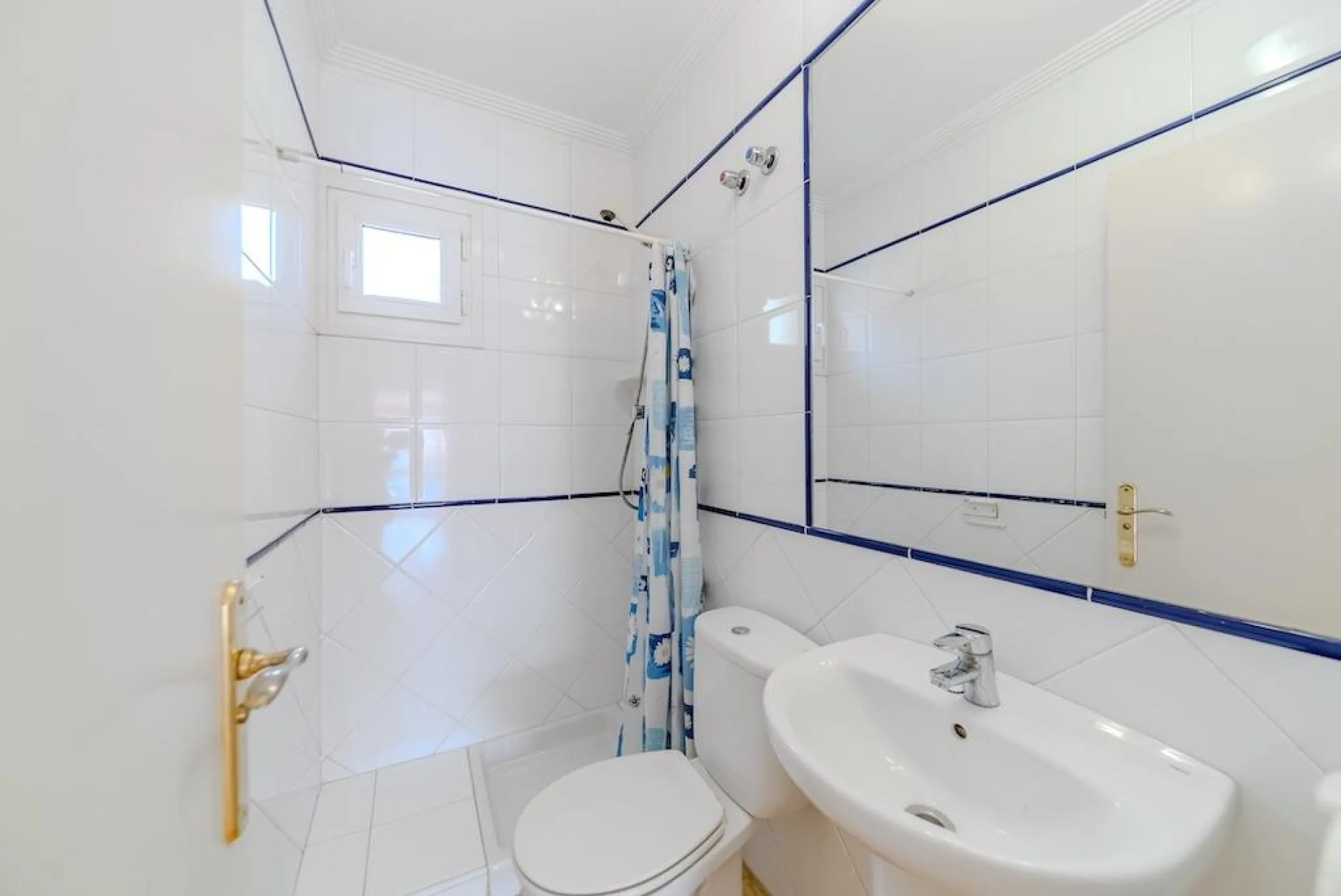 Aguamarina spacious property with a private pool and sea views, just 100 metres from the beach