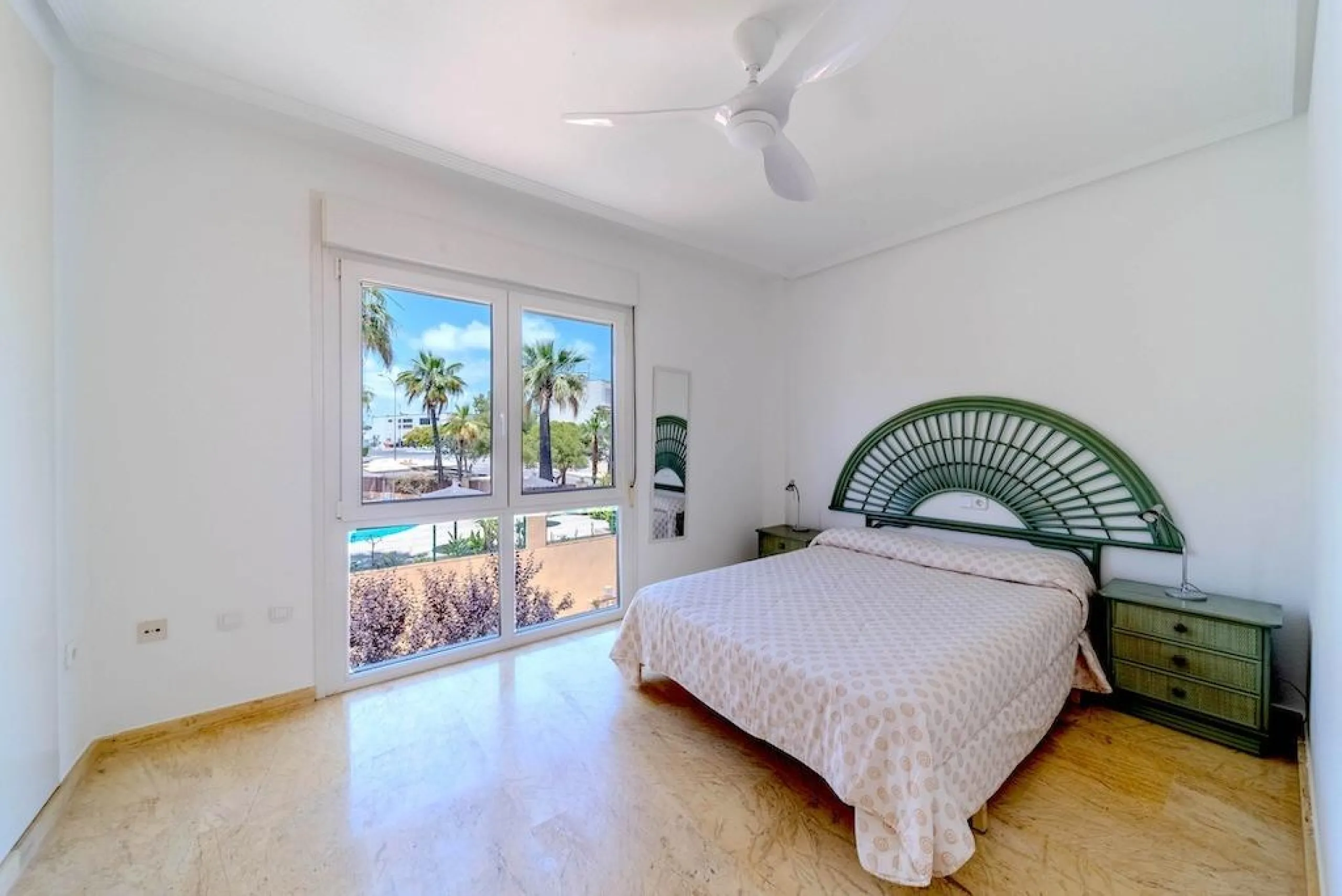 Aguamarina spacious property with a private pool and sea views, just 100 metres from the beach