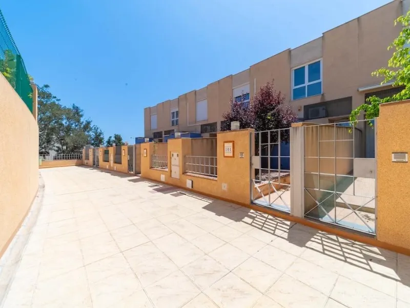 Aguamarina spacious property with a private pool and sea views, just 100 metres from the beach