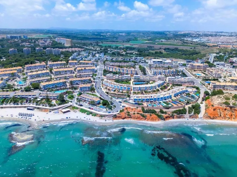 Aguamarina spacious property with a private pool and sea views, just 100 metres from the beach