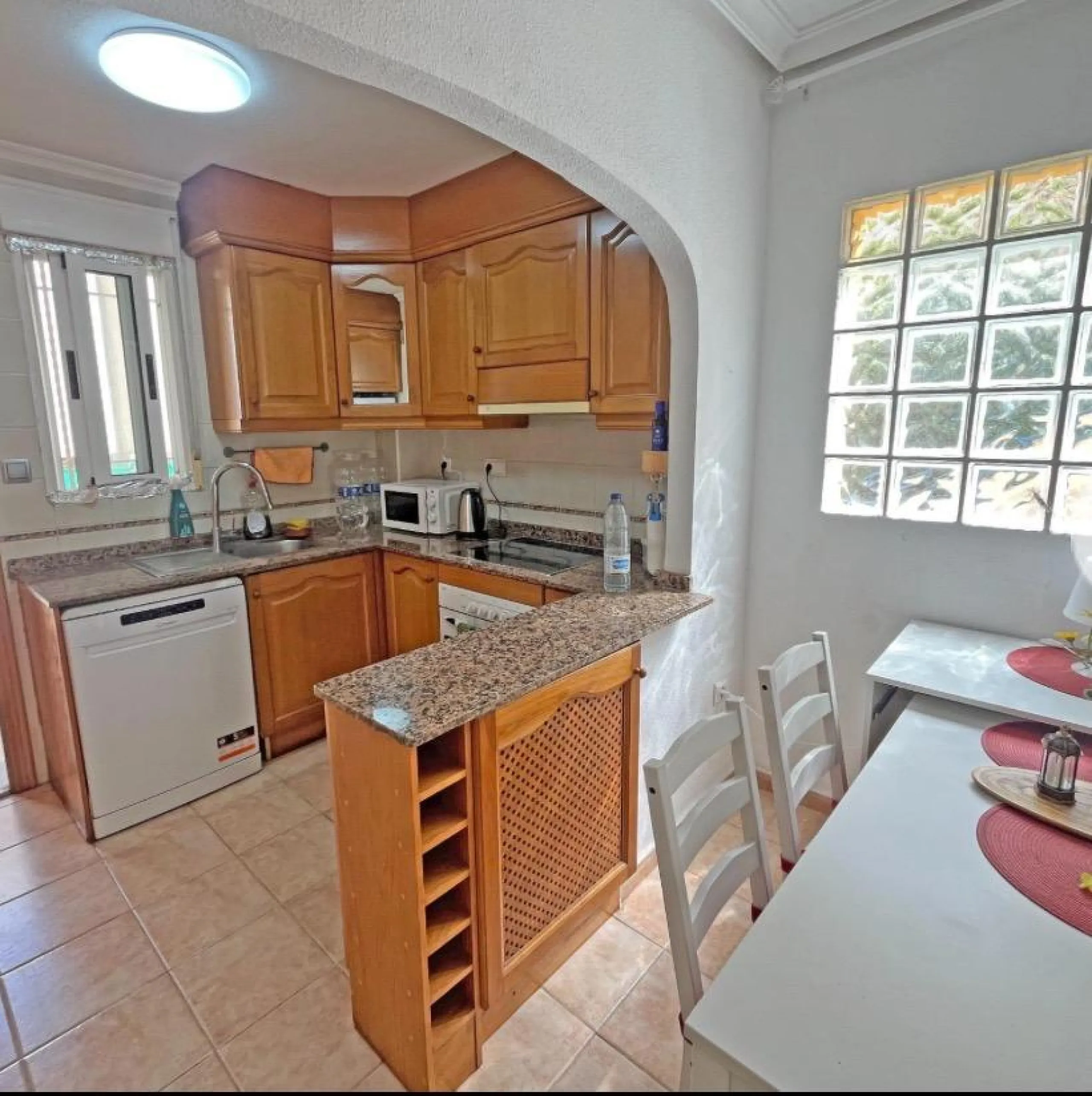 Bungalow bajo en Guardamar : 2 hab, 1 baño, piscina.