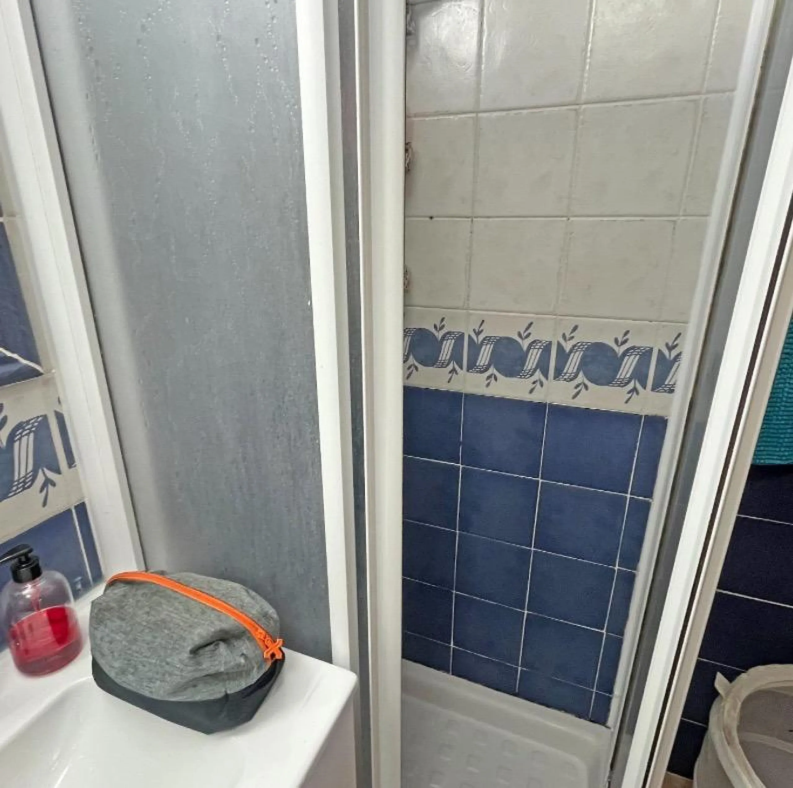 Bungalow bajo en Guardamar : 2 hab, 1 baño, piscina.