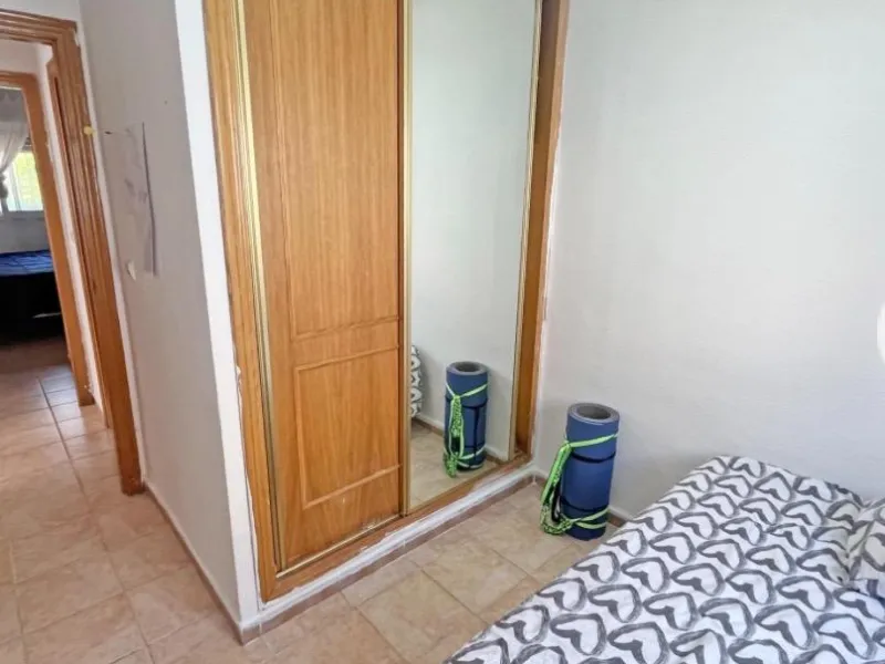 Bungalow bajo en Guardamar : 2 hab, 1 baño, piscina.