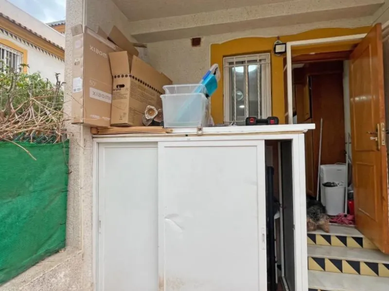 Bungalow bajo en Guardamar : 2 hab, 1 baño, piscina.