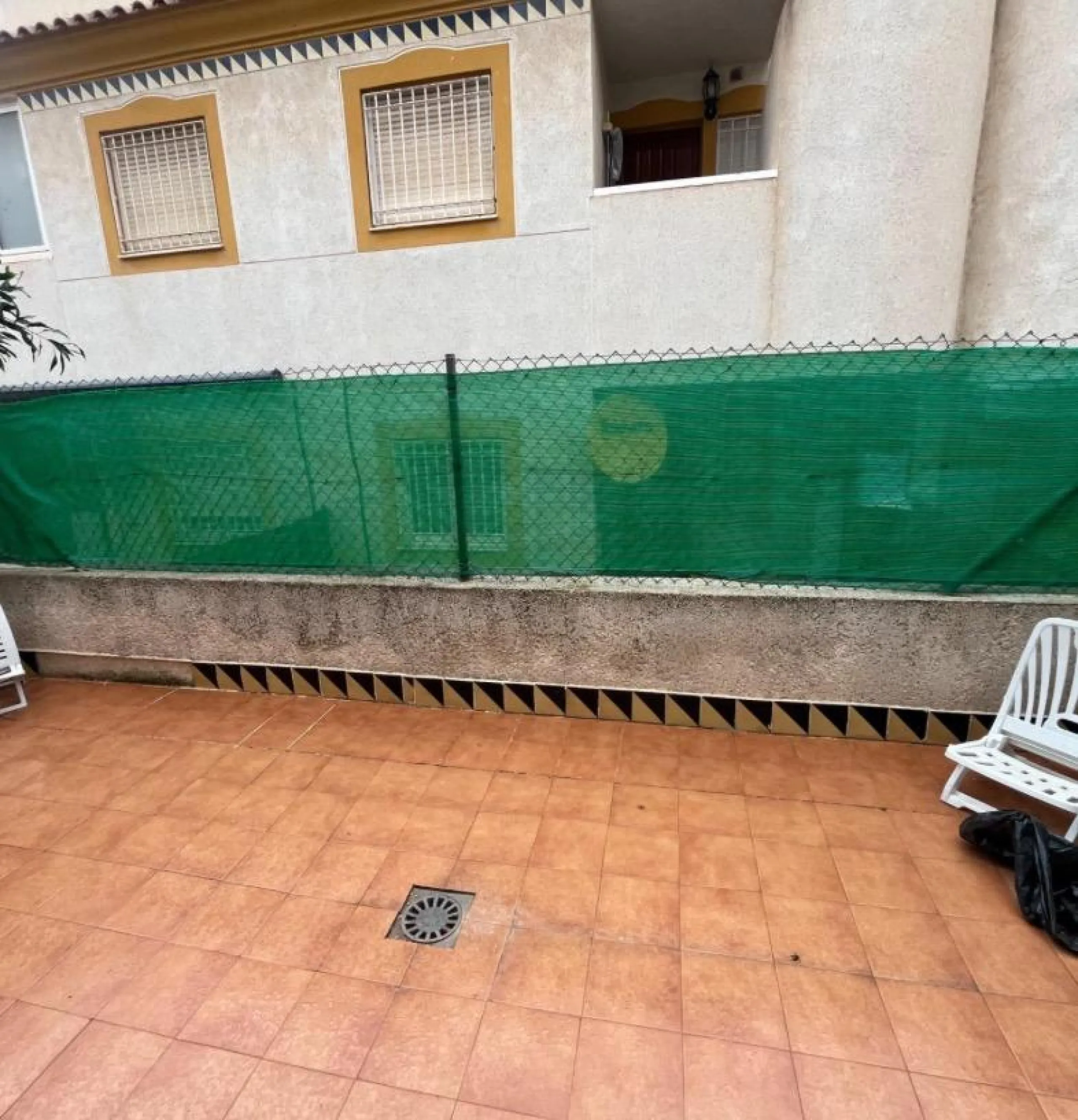Bungalow bajo en Guardamar : 2 hab, 1 baño, piscina.