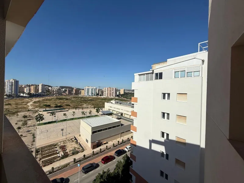 ESPACIOSA VIVIENDA DE 2 HABITACIONES Y 2 BAÑOS + PISCINA EN GUARDAMAR