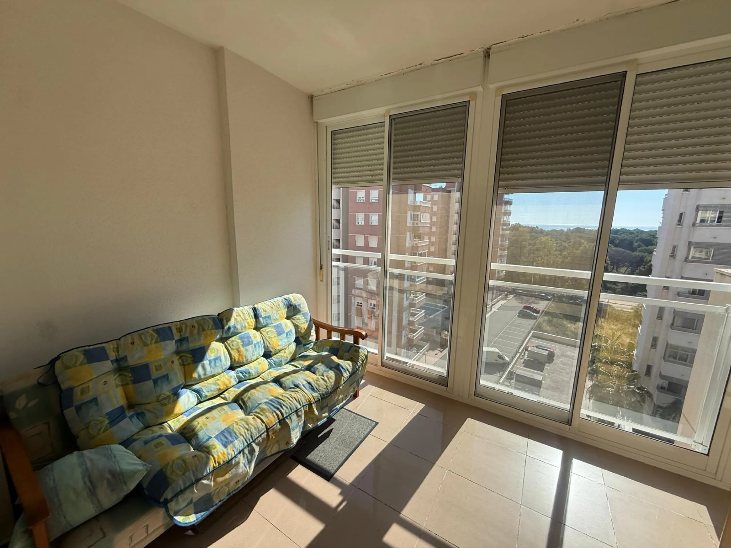 ESPACIOSA VIVIENDA DE 2 HABITACIONES Y 2 BAÑOS + PISCINA EN GUARDAMAR