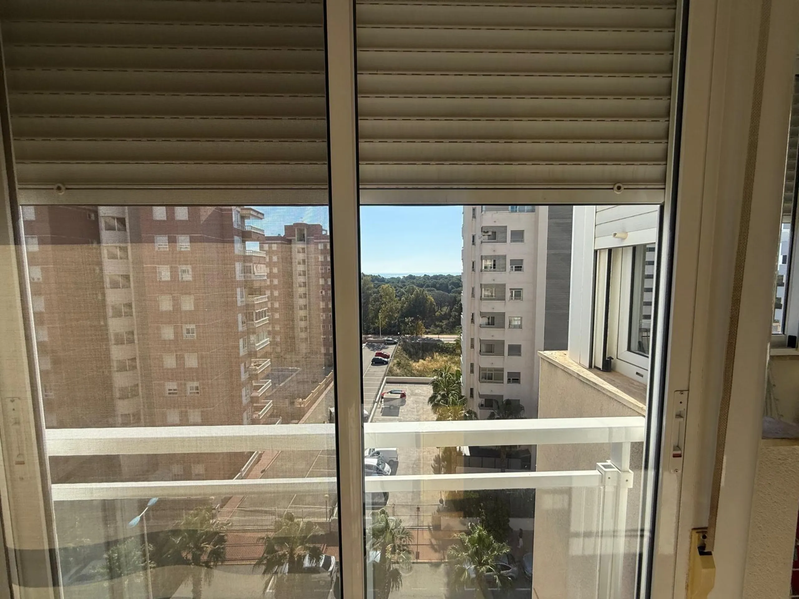 ESPACIOSA VIVIENDA DE 2 HABITACIONES Y 2 BAÑOS + PISCINA EN GUARDAMAR