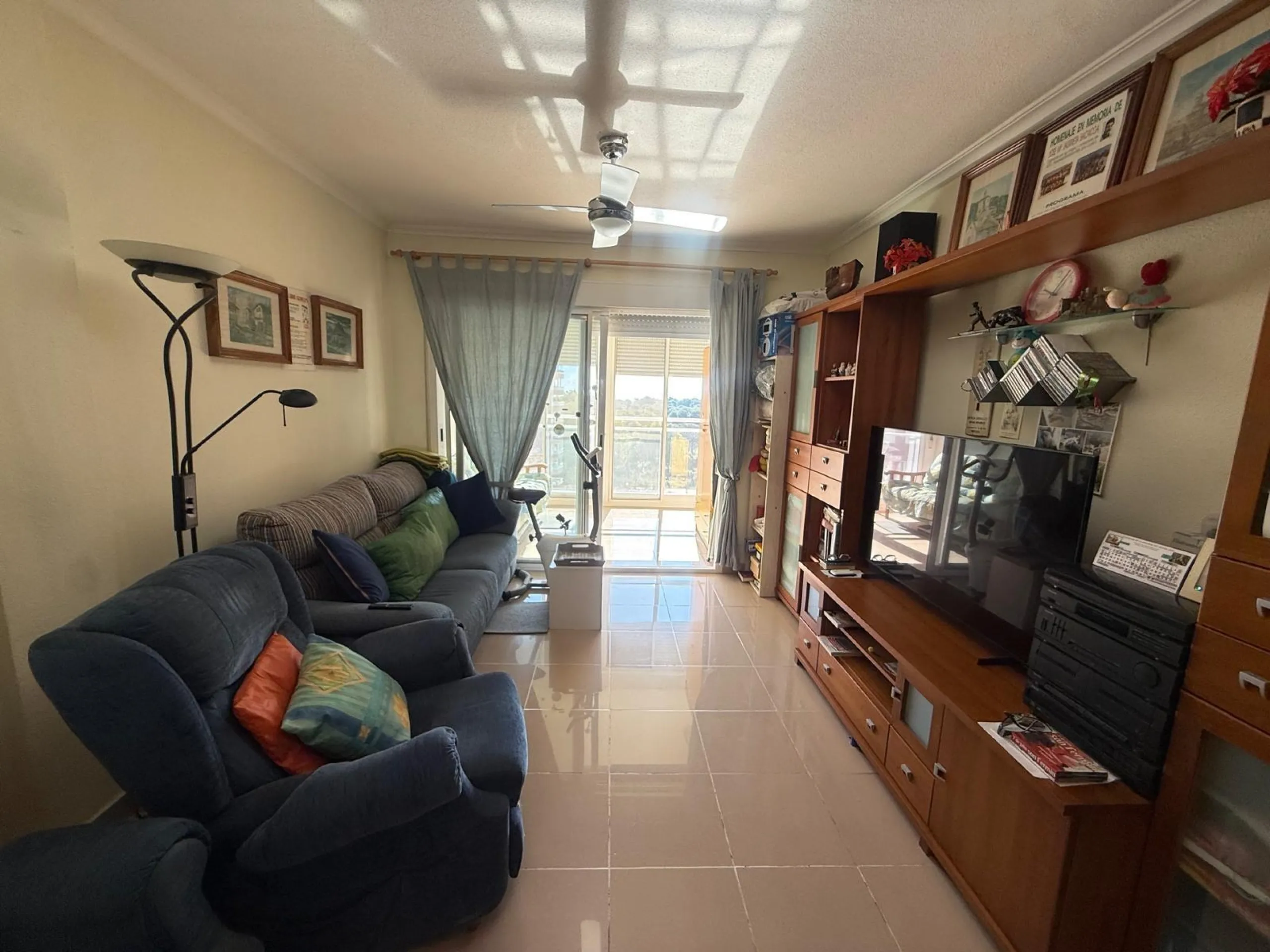 ESPACIOSA VIVIENDA DE 2 HABITACIONES Y 2 BAÑOS + PISCINA EN GUARDAMAR