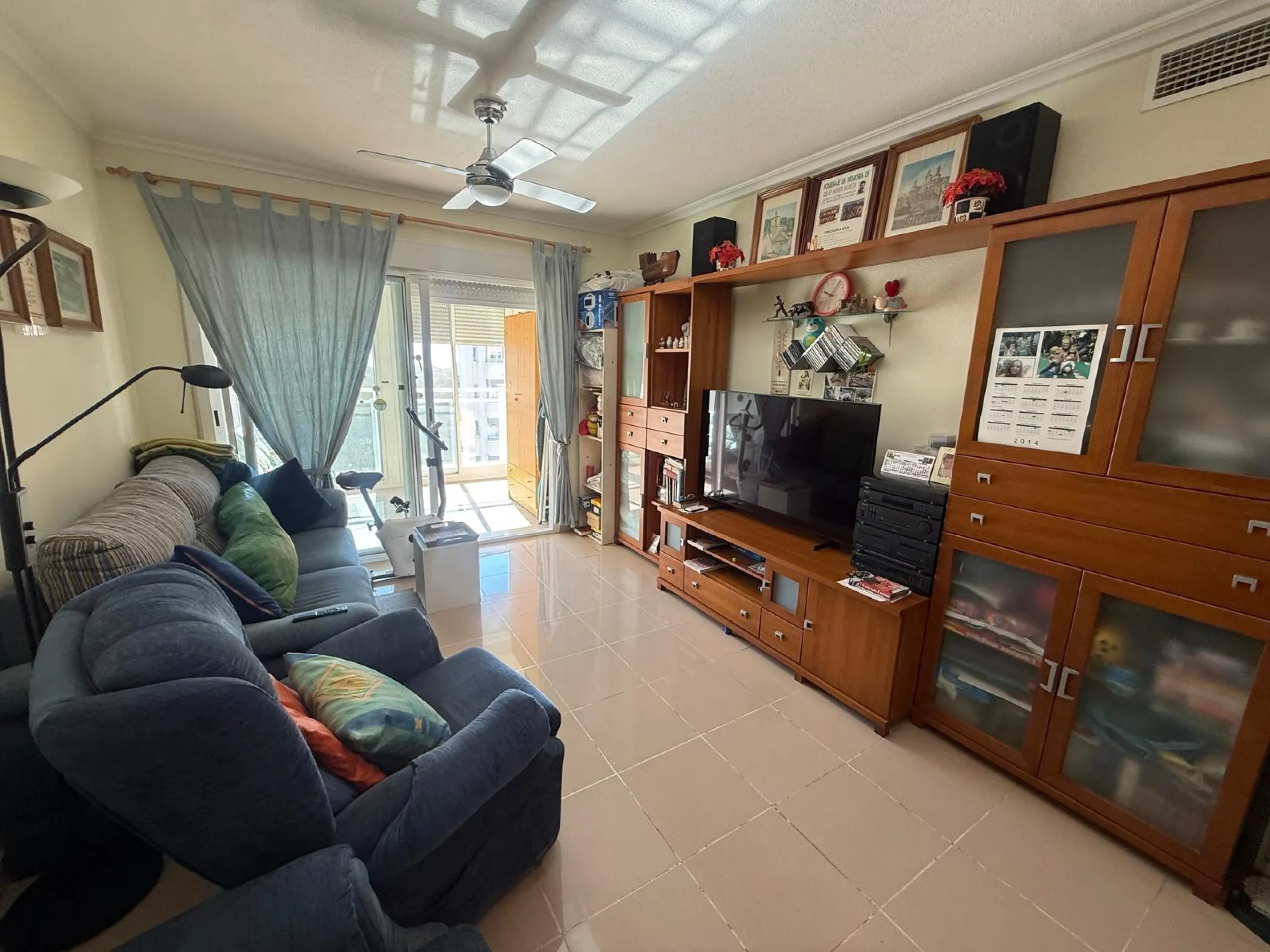ESPACIOSA VIVIENDA DE 2 HABITACIONES Y 2 BAÑOS + PISCINA EN GUARDAMAR
