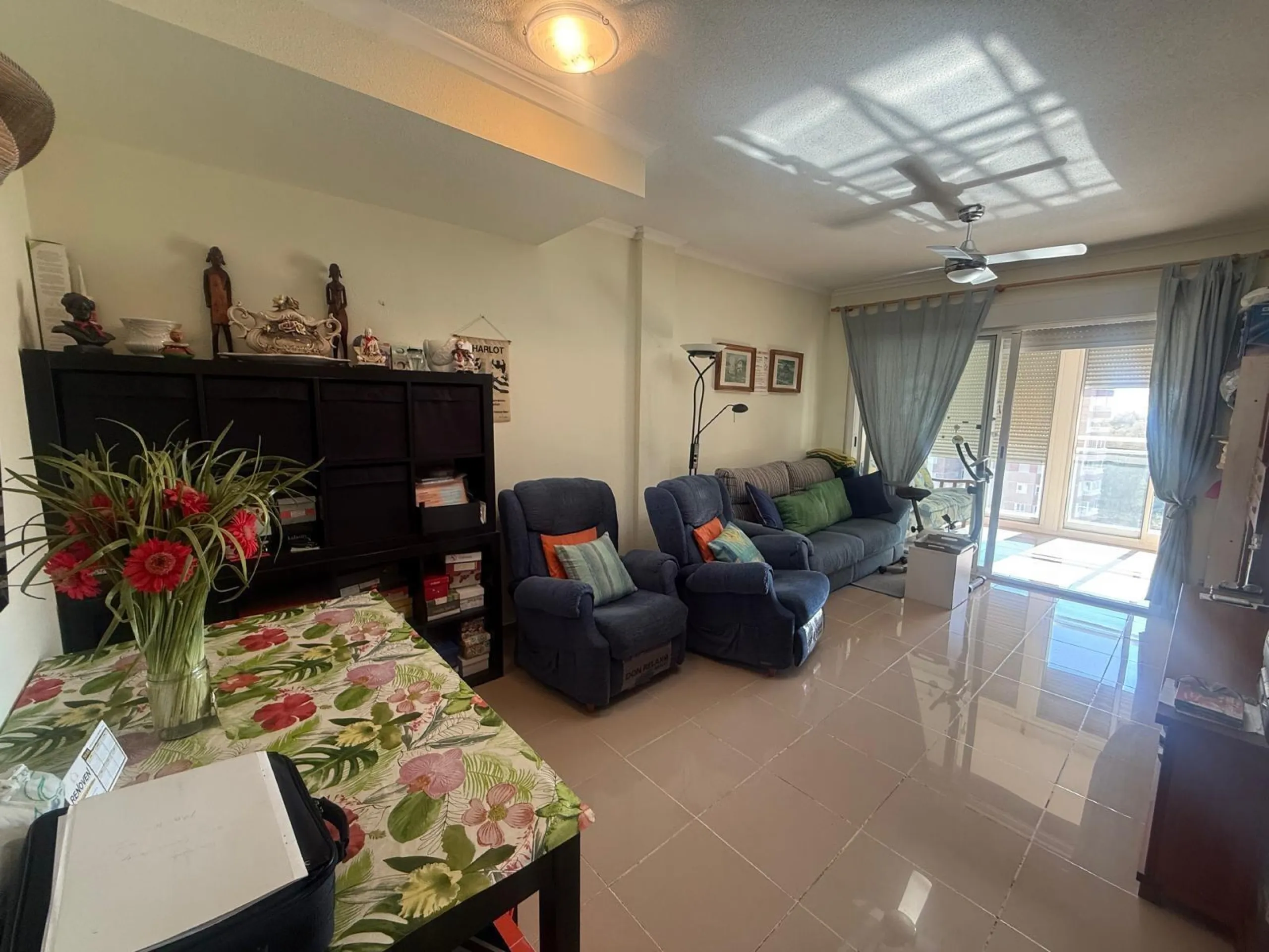 ESPACIOSA VIVIENDA DE 2 HABITACIONES Y 2 BAÑOS + PISCINA EN GUARDAMAR