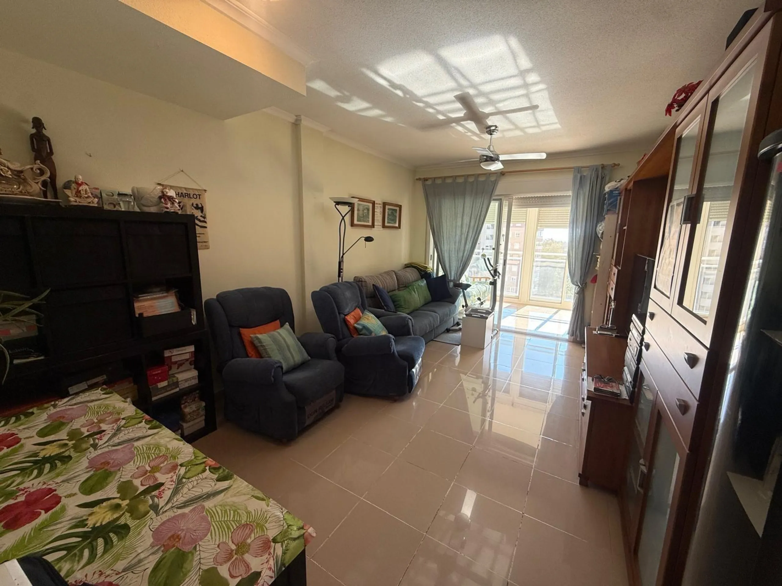 ESPACIOSA VIVIENDA DE 2 HABITACIONES Y 2 BAÑOS + PISCINA EN GUARDAMAR