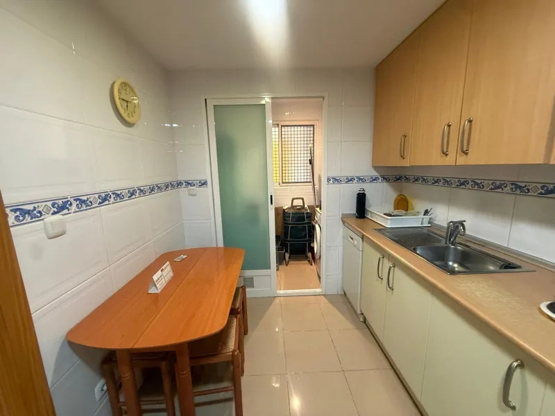 ESPACIOSA VIVIENDA DE 2 HABITACIONES Y 2 BAÑOS + PISCINA EN GUARDAMAR