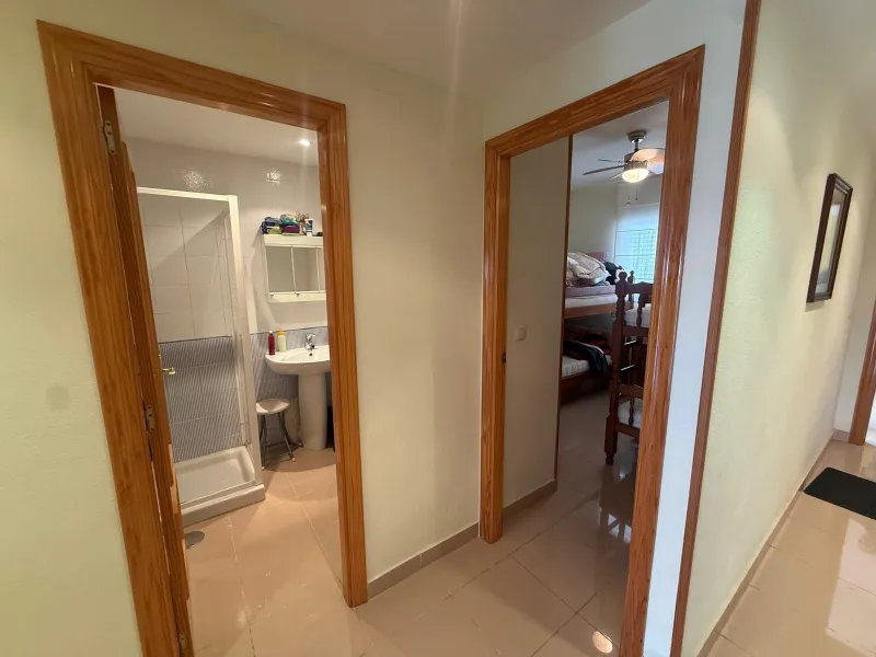 ESPACIOSA VIVIENDA DE 2 HABITACIONES Y 2 BAÑOS + PISCINA EN GUARDAMAR
