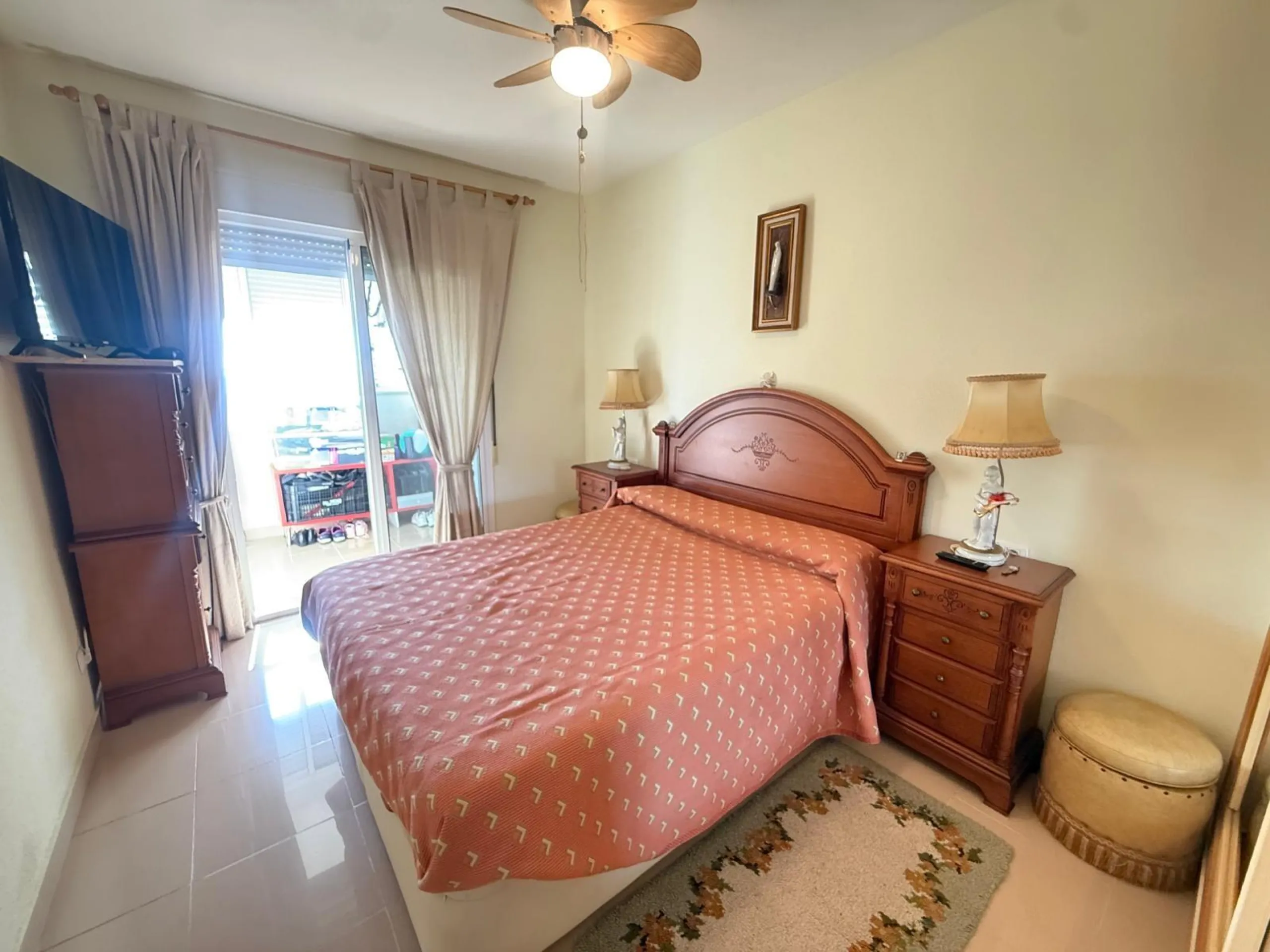 ESPACIOSA VIVIENDA DE 2 HABITACIONES Y 2 BAÑOS + PISCINA EN GUARDAMAR
