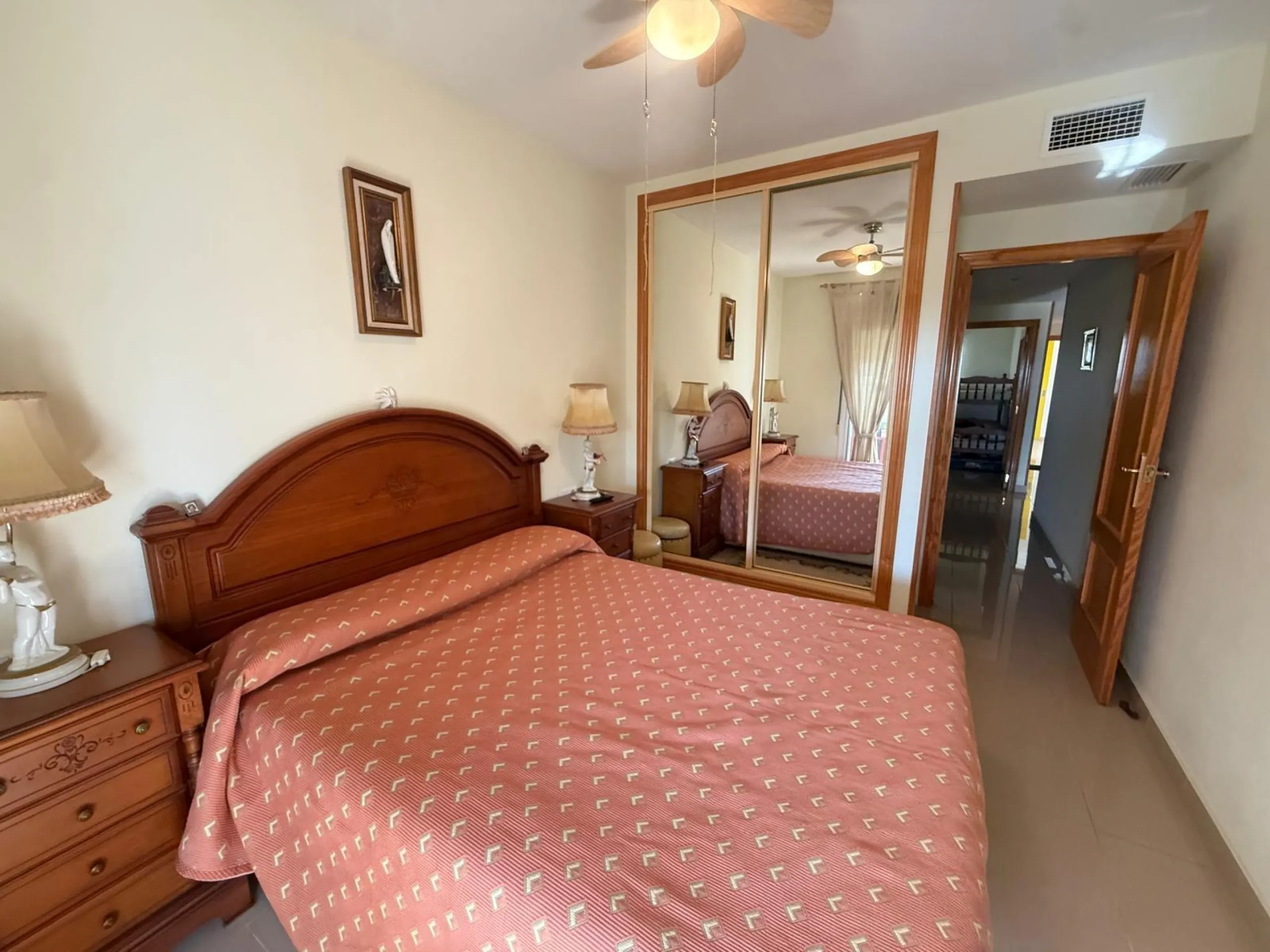 ESPACIOSA VIVIENDA DE 2 HABITACIONES Y 2 BAÑOS + PISCINA EN GUARDAMAR