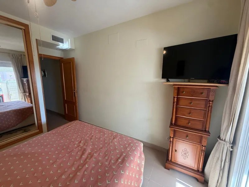 ESPACIOSA VIVIENDA DE 2 HABITACIONES Y 2 BAÑOS + PISCINA EN GUARDAMAR