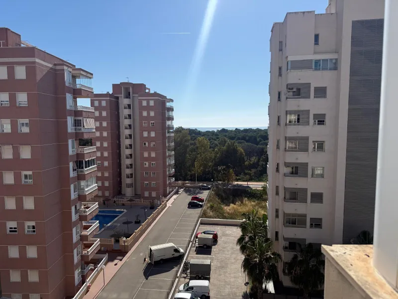 ESPACIOSA VIVIENDA DE 2 HABITACIONES Y 2 BAÑOS + PISCINA EN GUARDAMAR