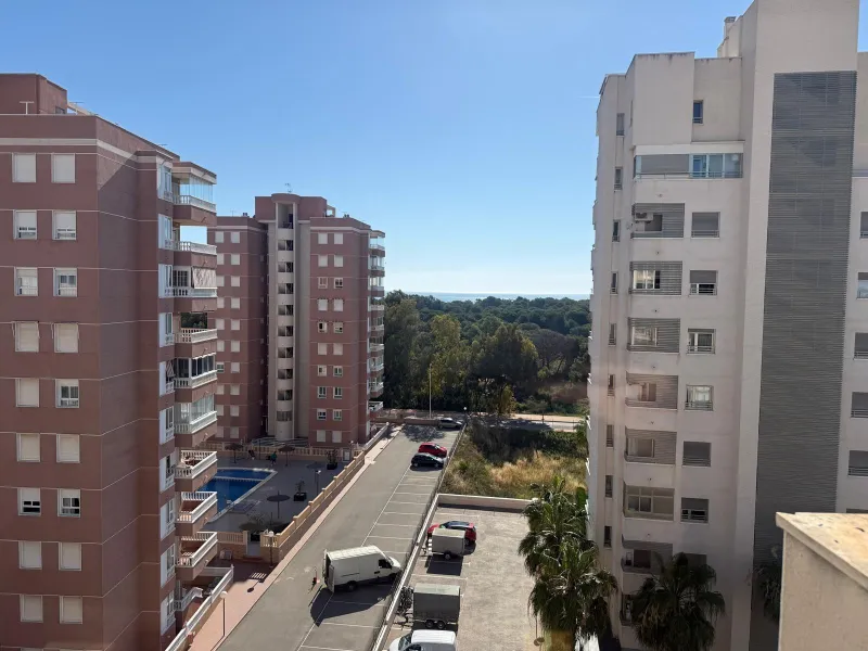 ESPACIOSA VIVIENDA DE 2 HABITACIONES Y 2 BAÑOS + PISCINA EN GUARDAMAR