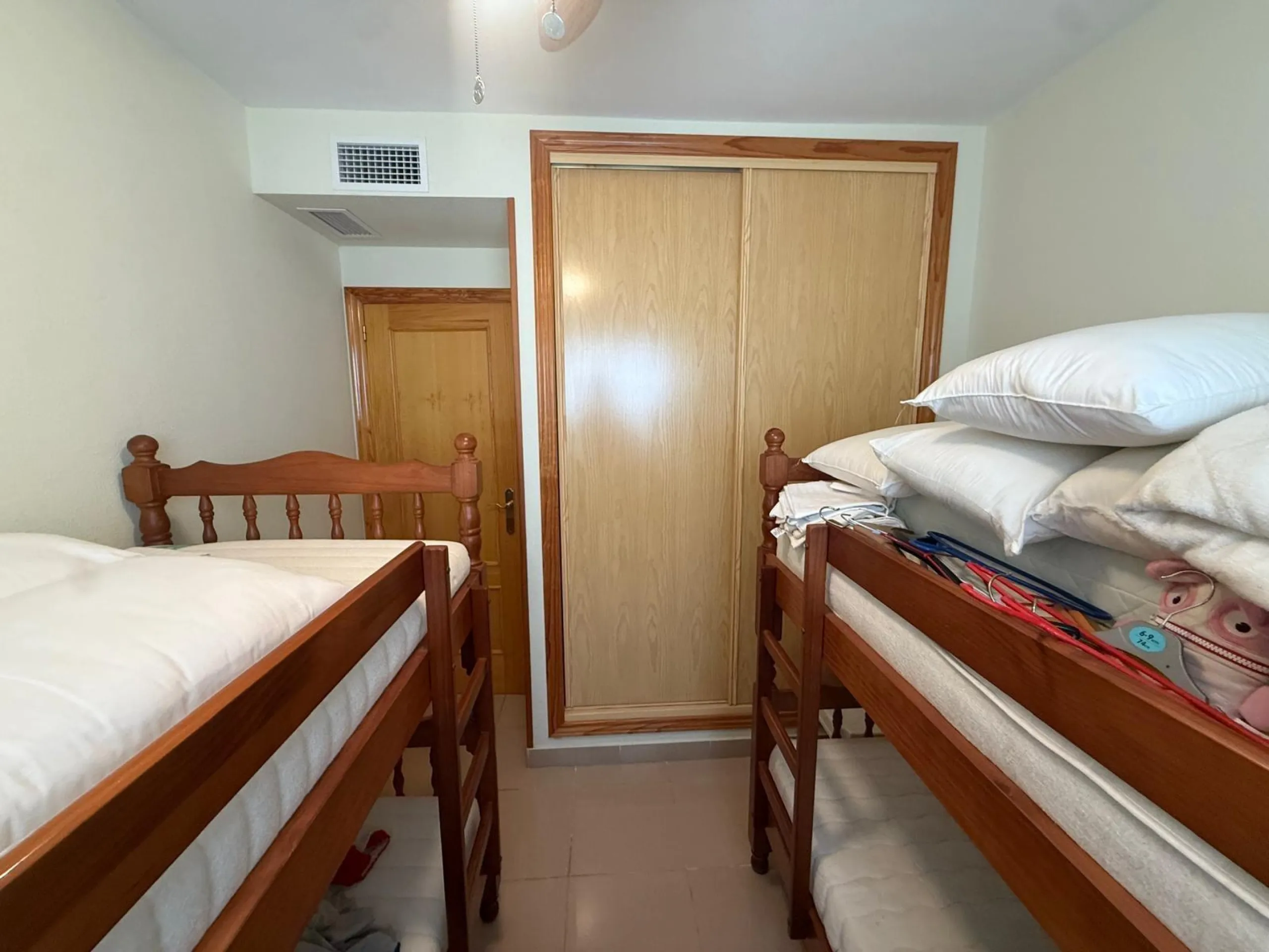 ESPACIOSA VIVIENDA DE 2 HABITACIONES Y 2 BAÑOS + PISCINA EN GUARDAMAR