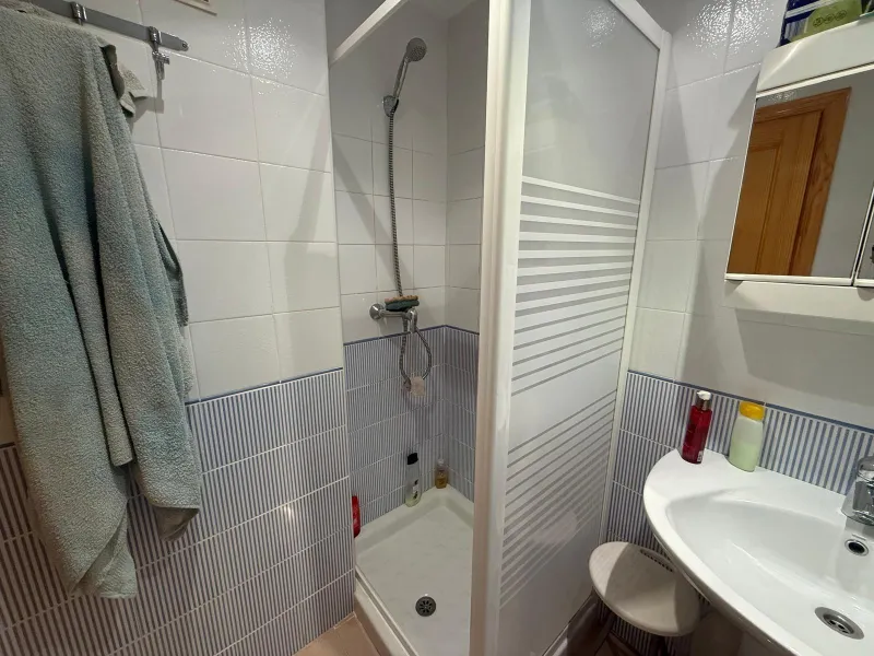 ESPACIOSA VIVIENDA DE 2 HABITACIONES Y 2 BAÑOS + PISCINA EN GUARDAMAR