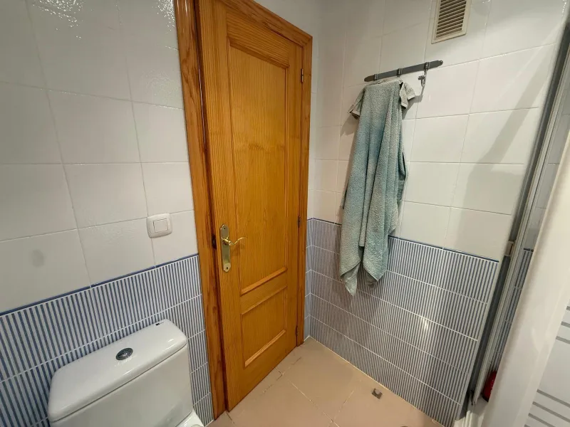 ESPACIOSA VIVIENDA DE 2 HABITACIONES Y 2 BAÑOS + PISCINA EN GUARDAMAR
