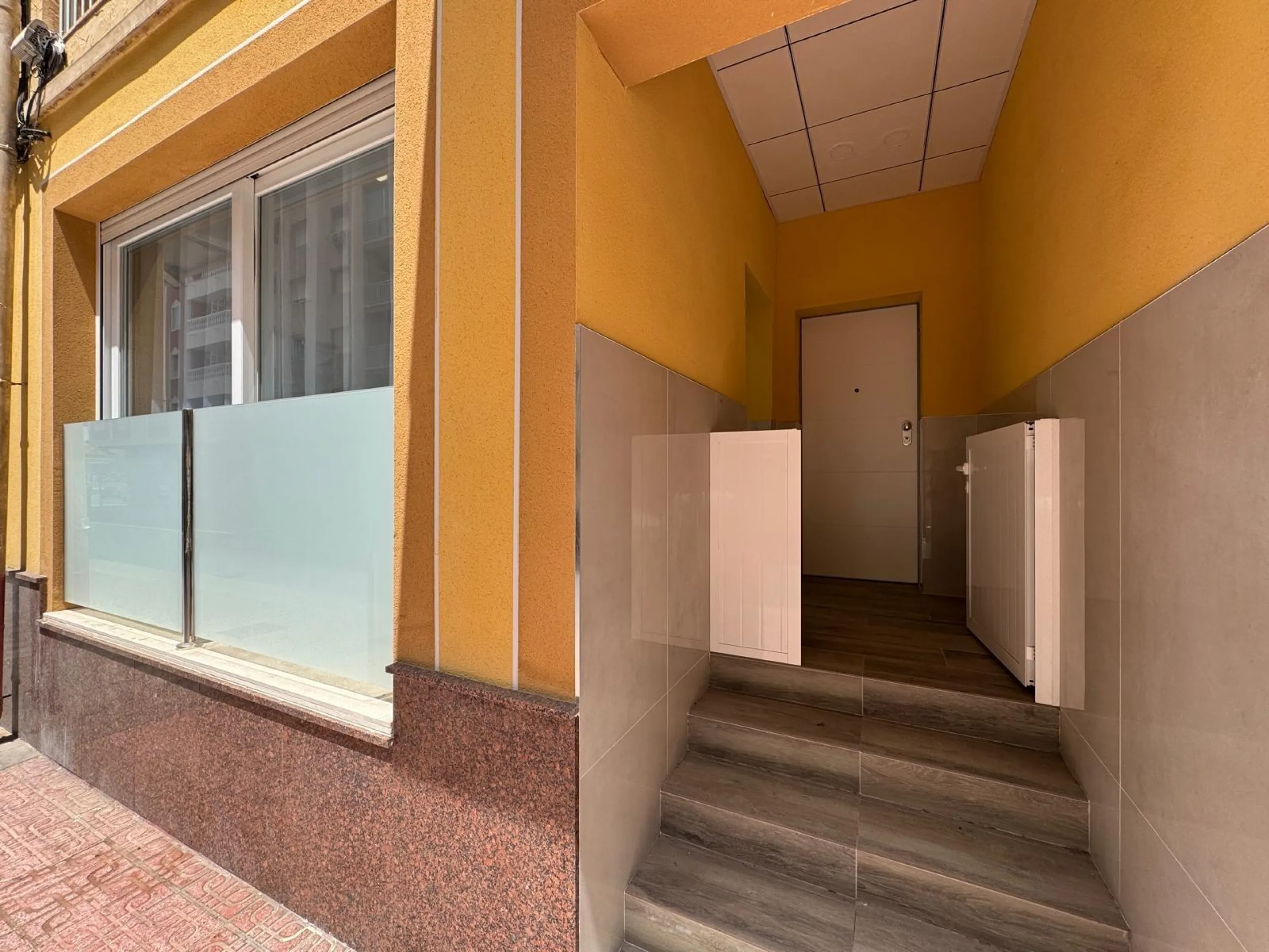 TOTALLY REFURBISHED APARTMENT 50 METERS FROM PLAYA DEL CURA. 2 BEDROOMS. 2 BATHROOMS. BUILT AREA 67 M2.
