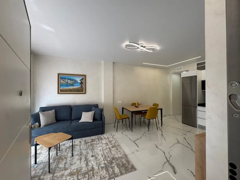 TOTALLY REFURBISHED APARTMENT 50 METERS FROM PLAYA DEL CURA. 2 BEDROOMS. 2 BATHROOMS. BUILT AREA 67 M2.