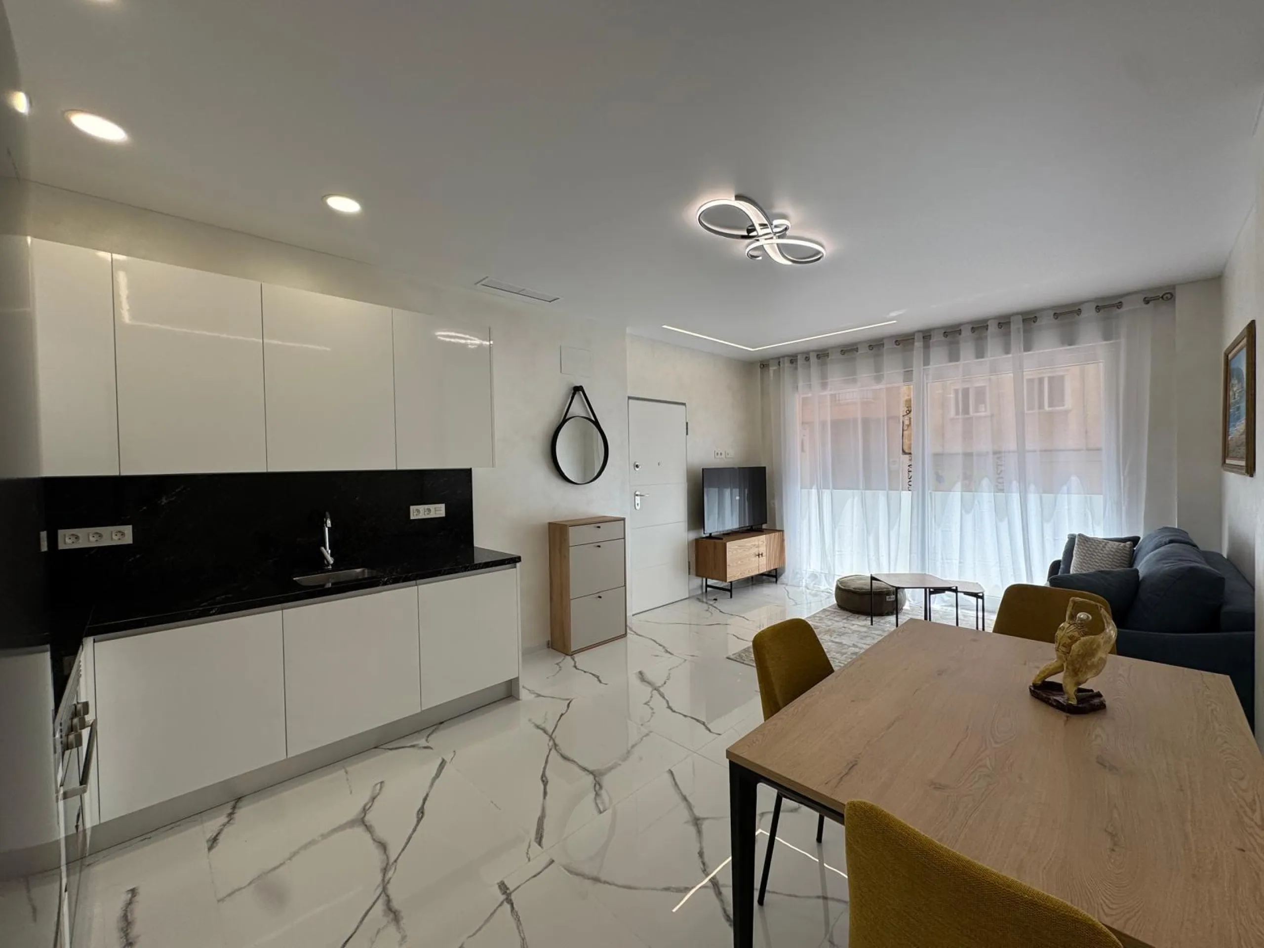 TOTALLY REFURBISHED APARTMENT 50 METERS FROM PLAYA DEL CURA. 2 BEDROOMS. 2 BATHROOMS. BUILT AREA 67 M2.