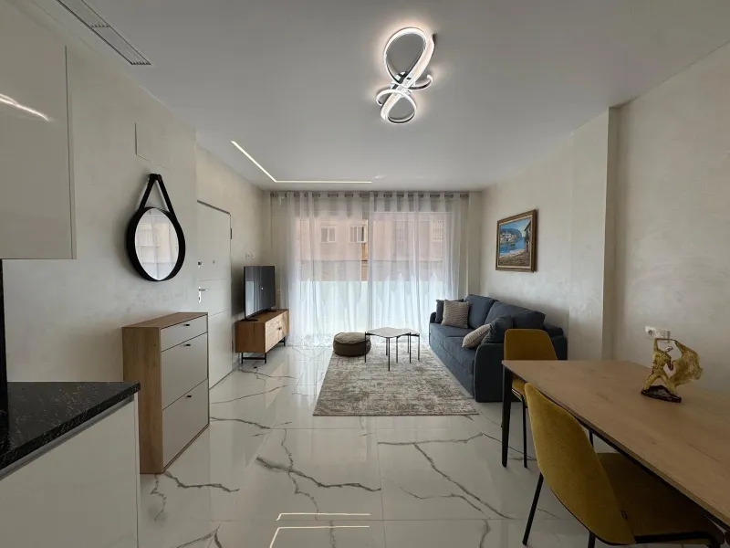 TOTALLY REFURBISHED APARTMENT 50 METERS FROM PLAYA DEL CURA. 2 BEDROOMS. 2 BATHROOMS. BUILT AREA 67 M2.
