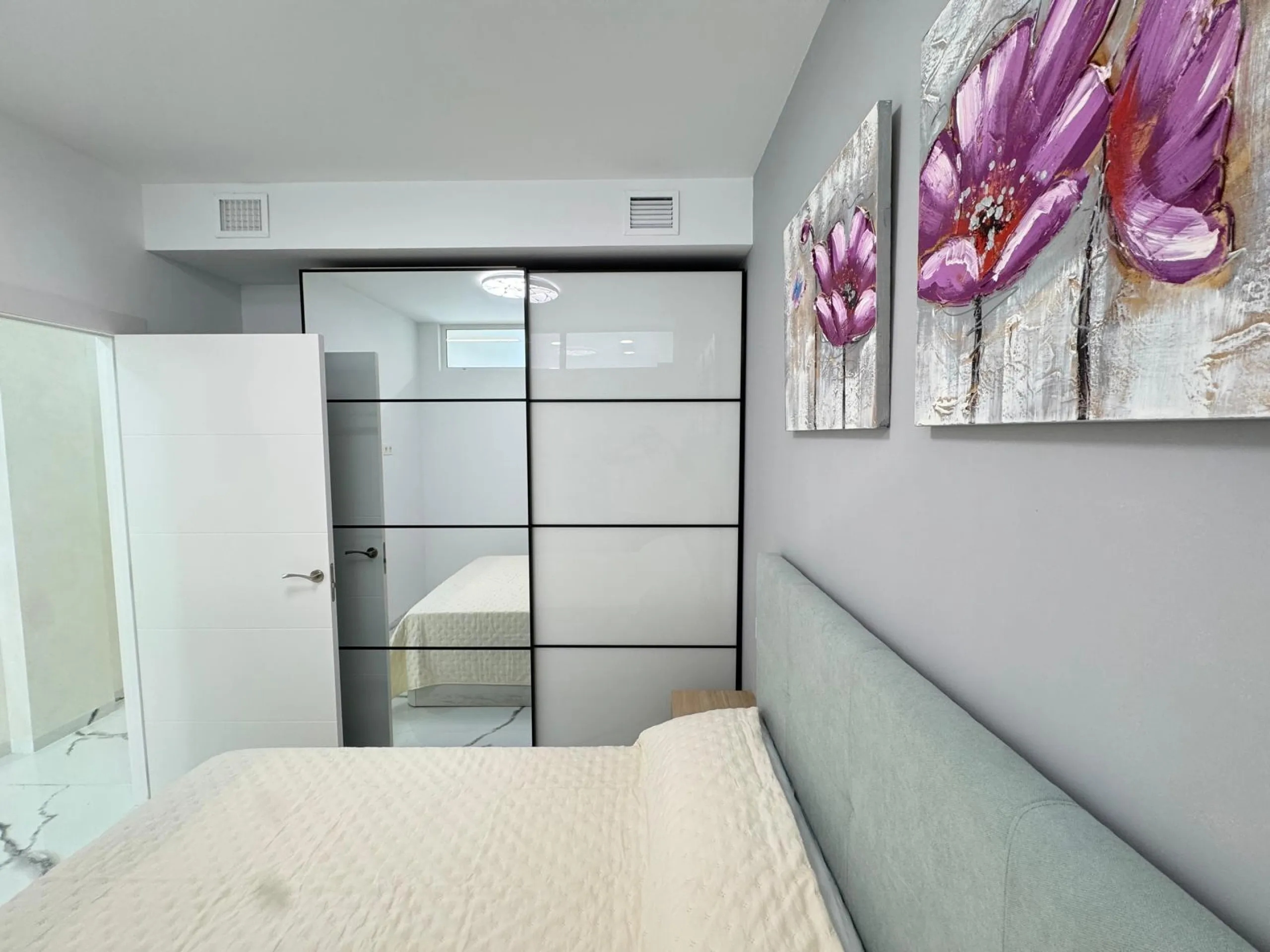 TOTALLY REFURBISHED APARTMENT 50 METERS FROM PLAYA DEL CURA. 2 BEDROOMS. 2 BATHROOMS. BUILT AREA 67 M2.