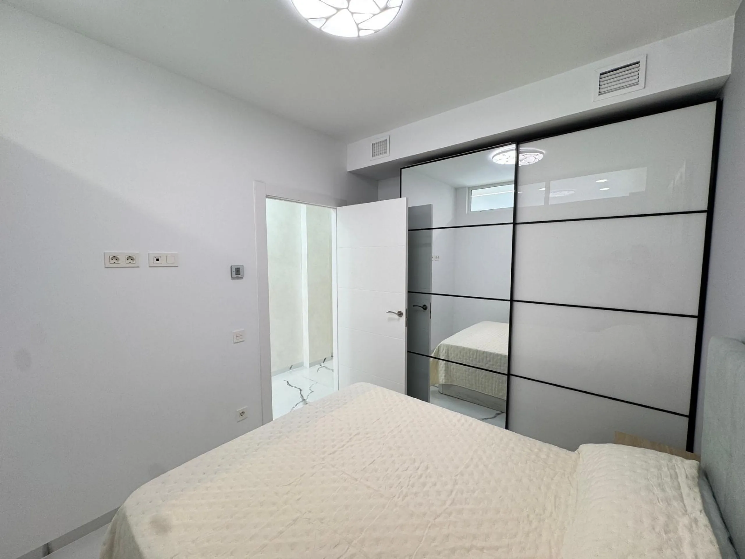 TOTALLY REFURBISHED APARTMENT 50 METERS FROM PLAYA DEL CURA. 2 BEDROOMS. 2 BATHROOMS. BUILT AREA 67 M2.