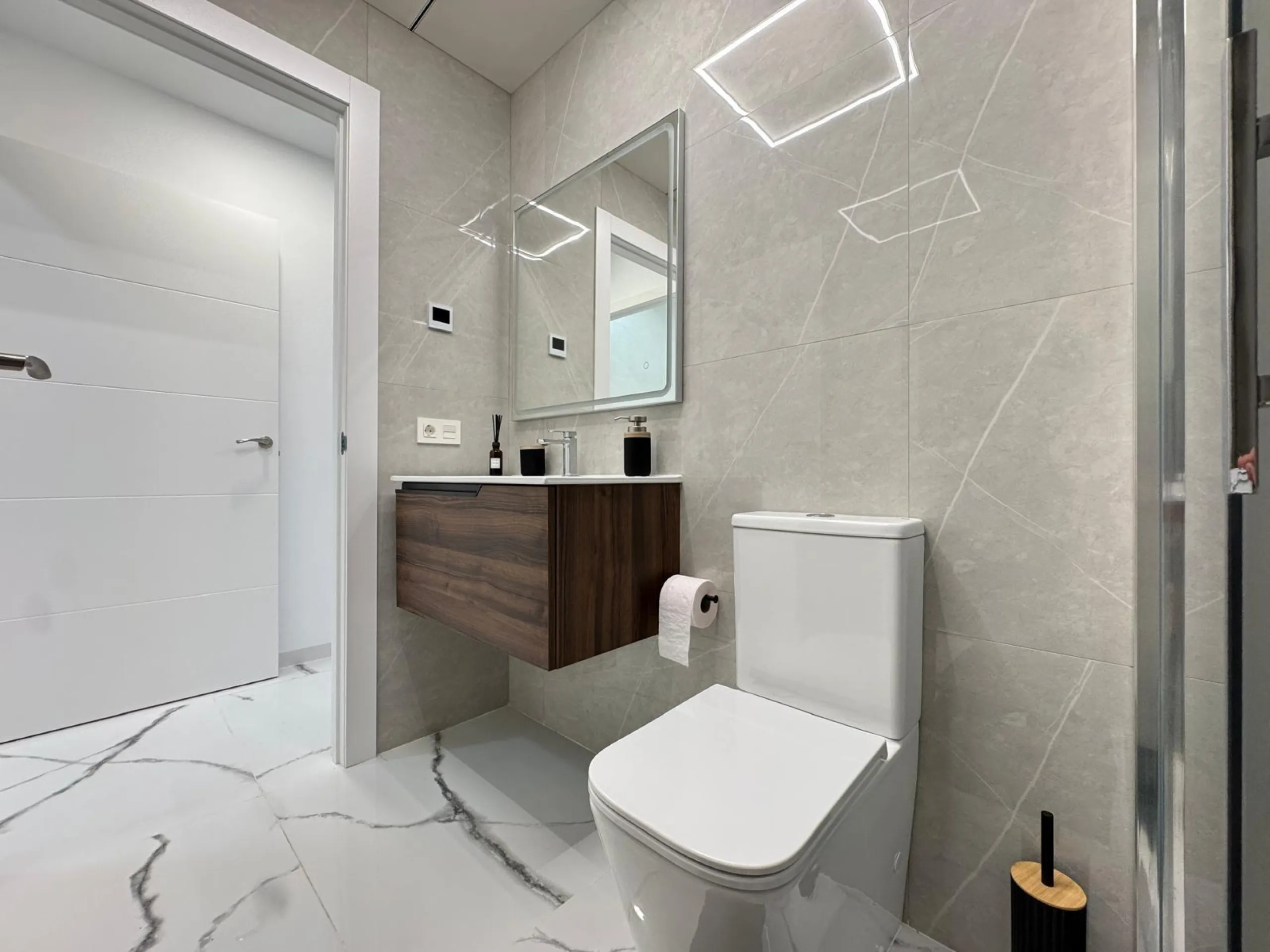 TOTALLY REFURBISHED APARTMENT 50 METERS FROM PLAYA DEL CURA. 2 BEDROOMS. 2 BATHROOMS. BUILT AREA 67 M2.