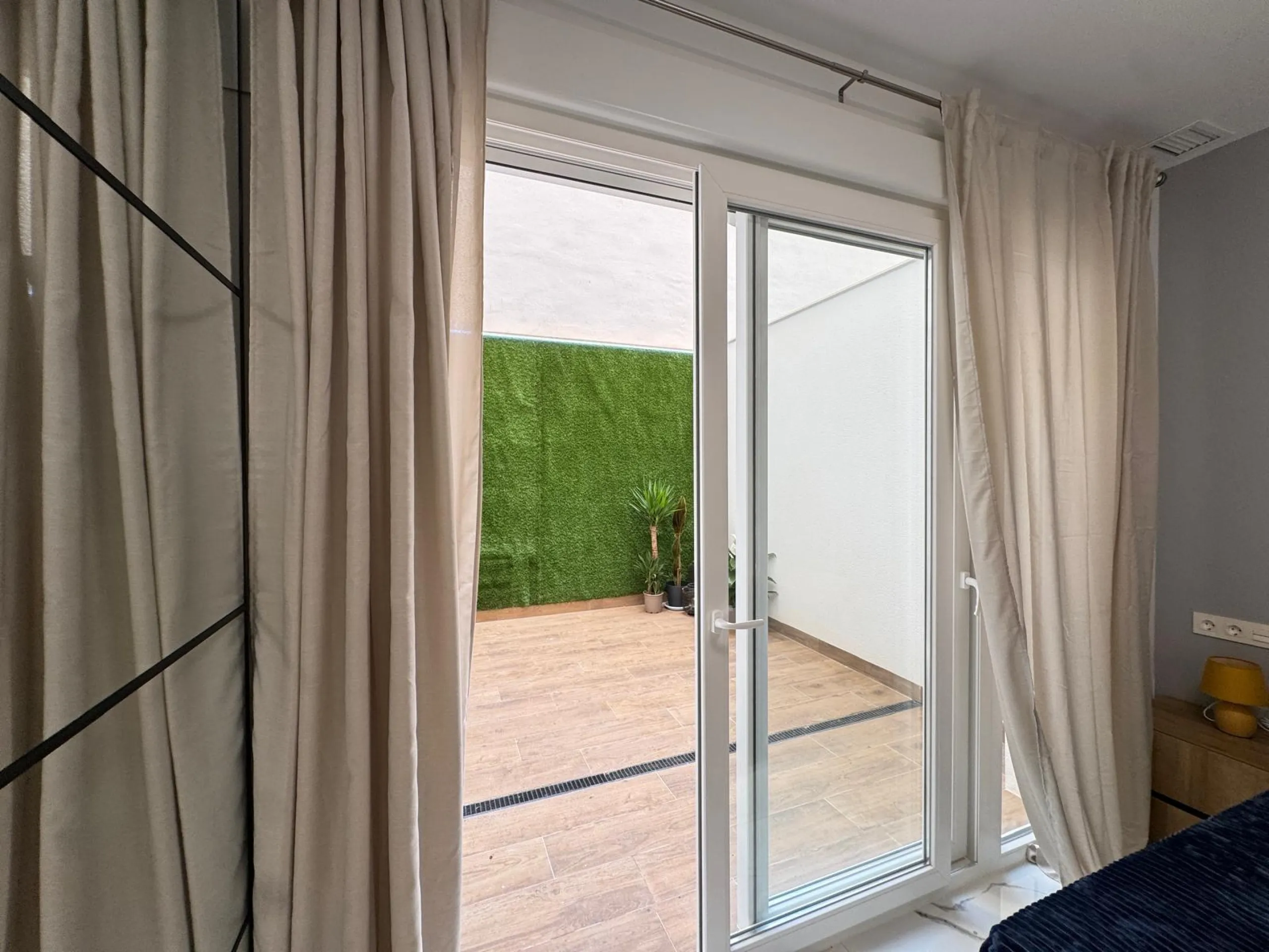 TOTALLY REFURBISHED APARTMENT 50 METERS FROM PLAYA DEL CURA. 2 BEDROOMS. 2 BATHROOMS. BUILT AREA 67 M2.