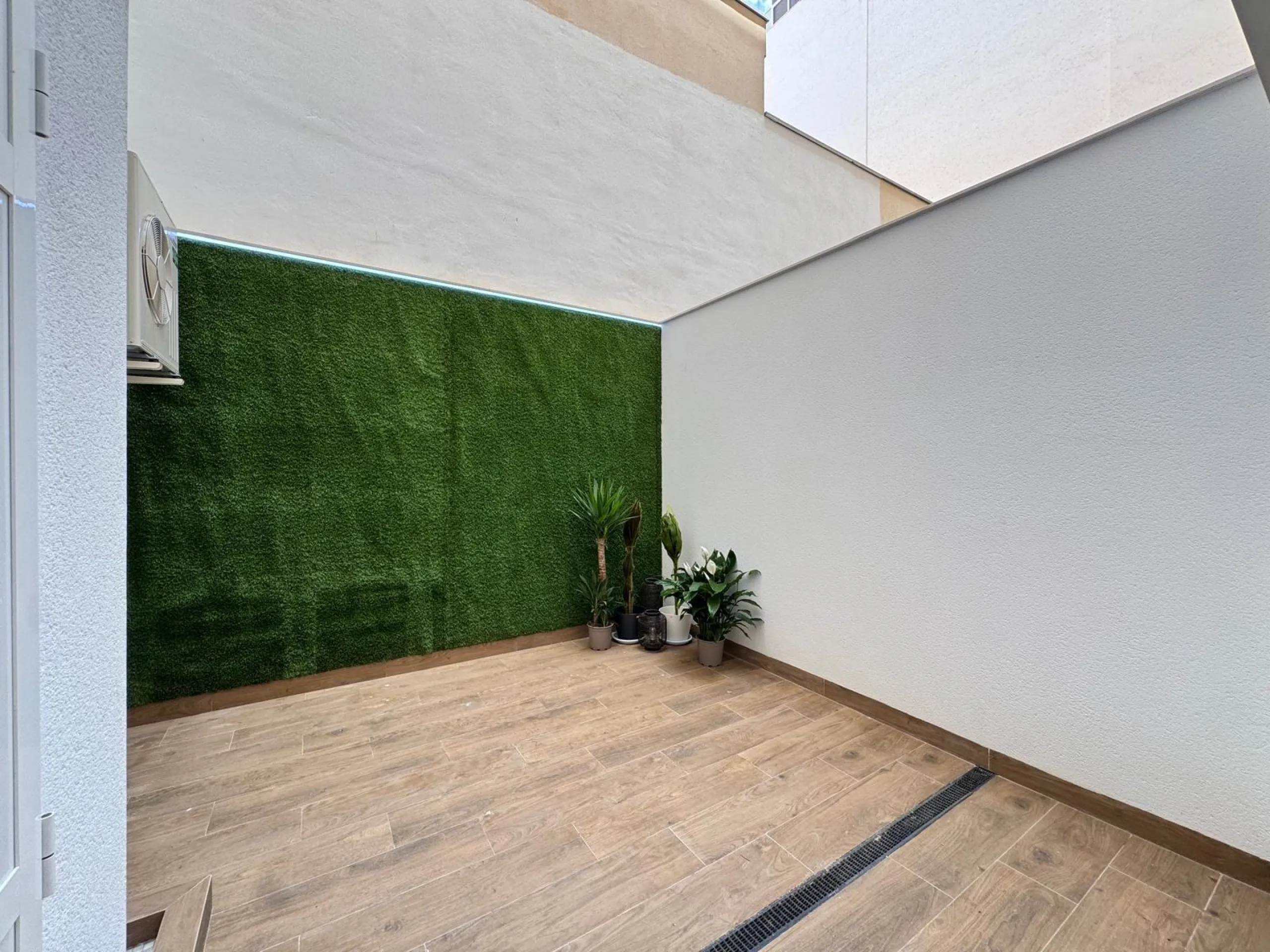 TOTALLY REFURBISHED APARTMENT 50 METERS FROM PLAYA DEL CURA. 2 BEDROOMS. 2 BATHROOMS. BUILT AREA 67 M2.