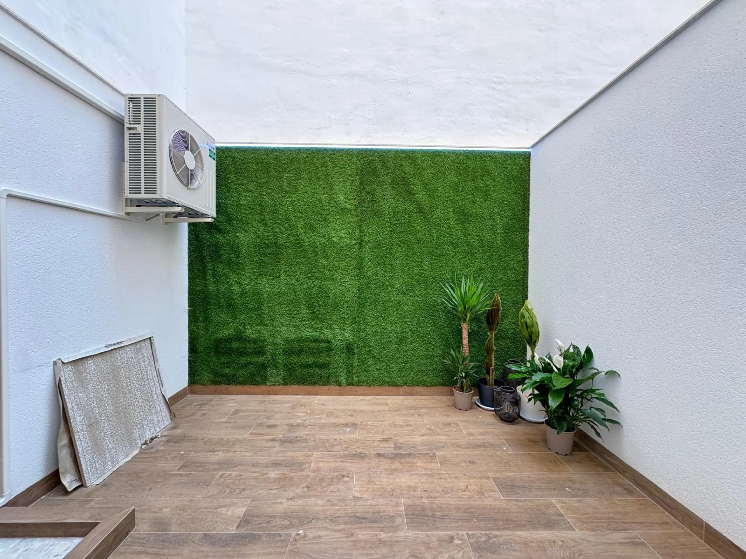 TOTALLY REFURBISHED APARTMENT 50 METERS FROM PLAYA DEL CURA. 2 BEDROOMS. 2 BATHROOMS. BUILT AREA 67 M2.