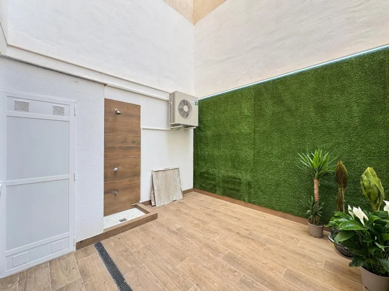 TOTALLY REFURBISHED APARTMENT 50 METERS FROM PLAYA DEL CURA. 2 BEDROOMS. 2 BATHROOMS. BUILT AREA 67 M2.