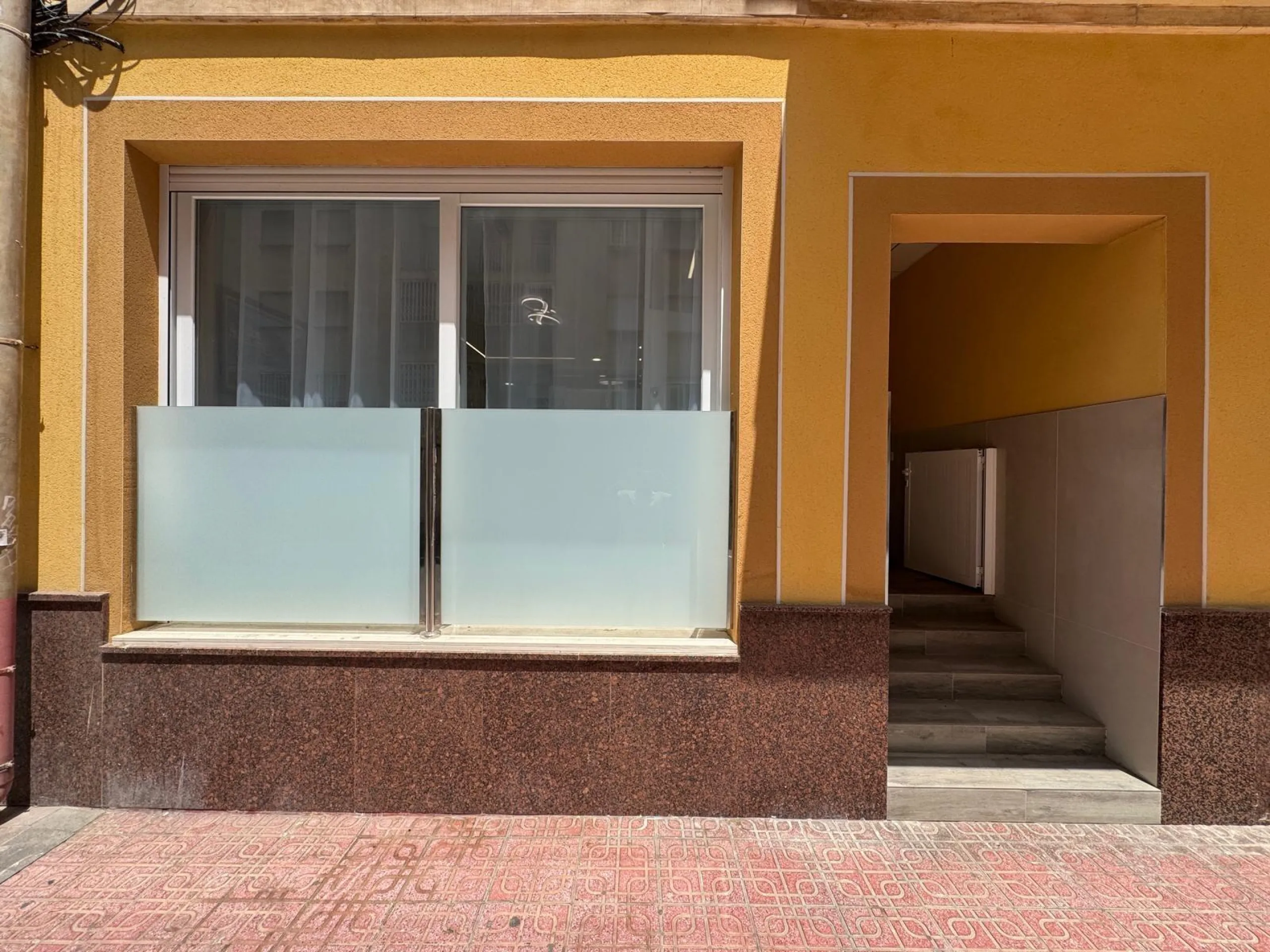 TOTALMENTE REFORMADO APARTAMENTO A 50 METROS DE PLAYA DEL CURA. 2 DORM. 2 BAÑOS. SUPERFICIE CONSTRUIDA 67 M2.