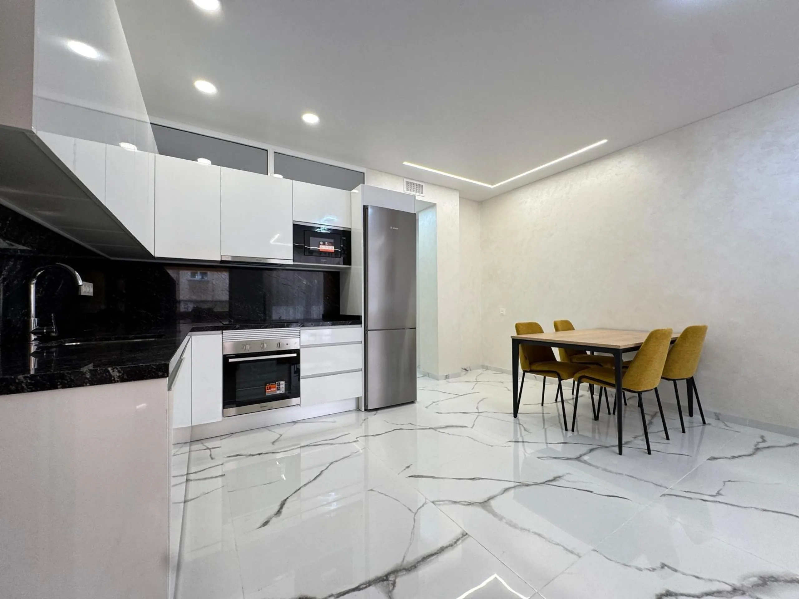 TOTALMENTE REFORMADO APARTAMENTO A 50 METROS DE PLAYA DEL CURA. 2 DORM. 2 BAÑOS. SUPERFICIE CONSTRUIDA 67 M2.