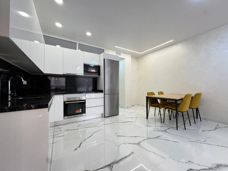 TOTALMENTE REFORMADO APARTAMENTO A 50 METROS DE PLAYA DEL CURA. 2 DORM. 2 BAÑOS. SUPERFICIE CONSTRUIDA 67 M2.
