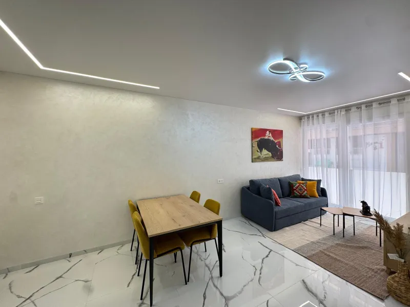 TOTALMENTE REFORMADO APARTAMENTO A 50 METROS DE PLAYA DEL CURA. 2 DORM. 2 BAÑOS. SUPERFICIE CONSTRUIDA 67 M2.