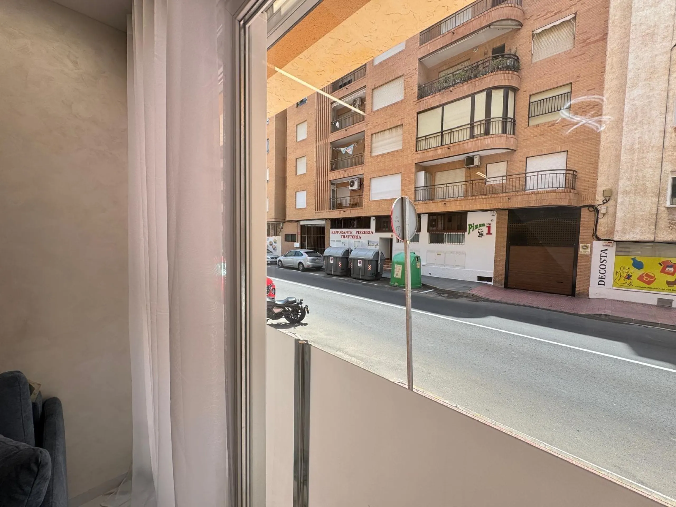 TOTALMENTE REFORMADO APARTAMENTO A 50 METROS DE PLAYA DEL CURA. 2 DORM. 2 BAÑOS. SUPERFICIE CONSTRUIDA 67 M2.