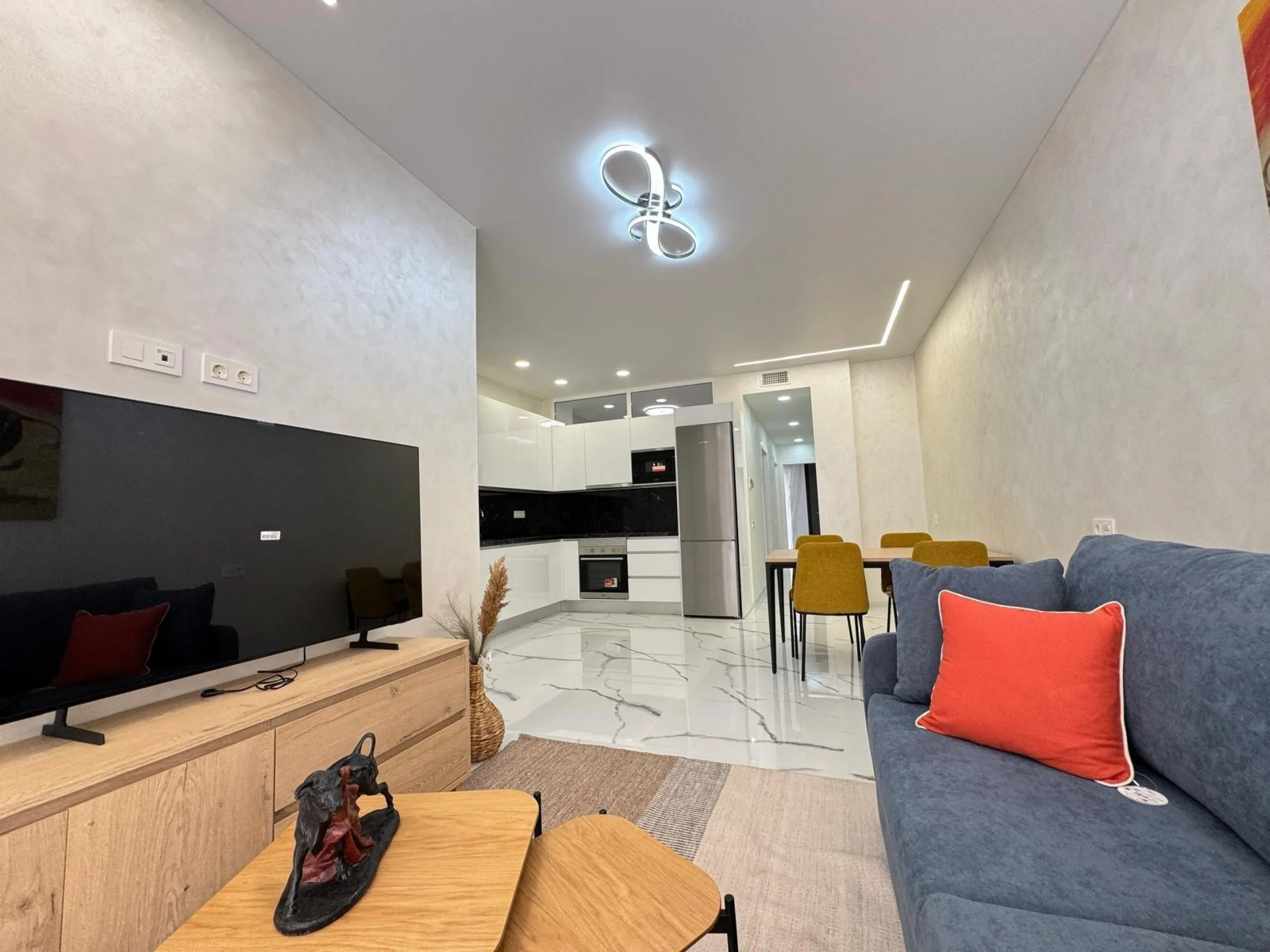 TOTALMENTE REFORMADO APARTAMENTO A 50 METROS DE PLAYA DEL CURA. 2 DORM. 2 BAÑOS. SUPERFICIE CONSTRUIDA 67 M2.